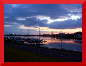 [Photo of Wilhelmshaven with a red frame]